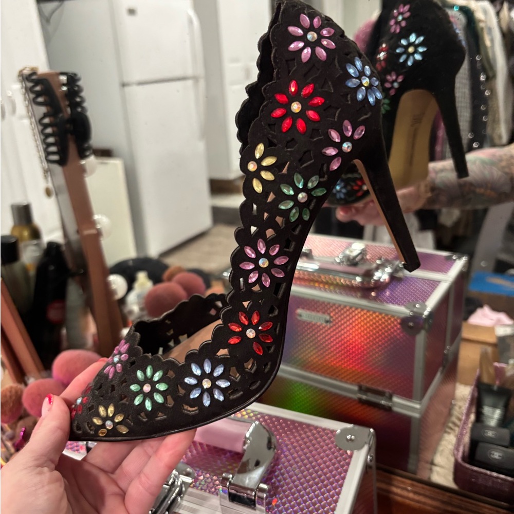 Brand new daisy gem stone heels 👠